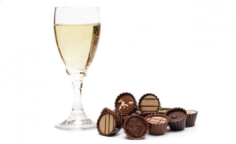 É aconselhável combinar vinhos espumantes com chocolate, bolos ou doces.