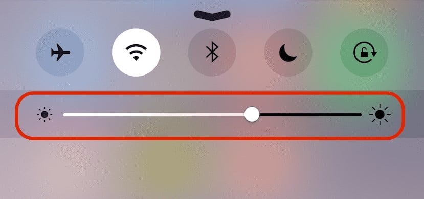 Bajar el brillo de la pantalla en el iPhone