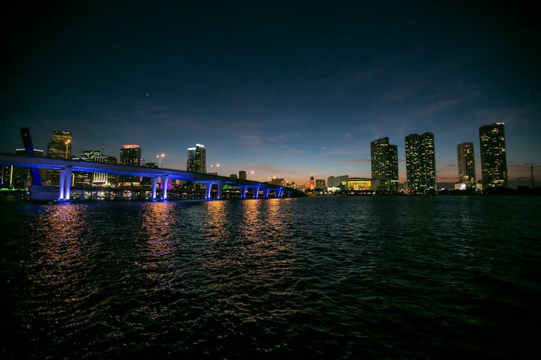 El paisaje nocturno de Miami - Tetsu Esposito