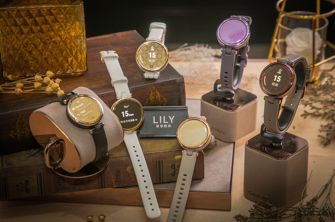 Garmin Lily, smartwatch, elegante, reloj inteligente, colores, versiones, sport, classic