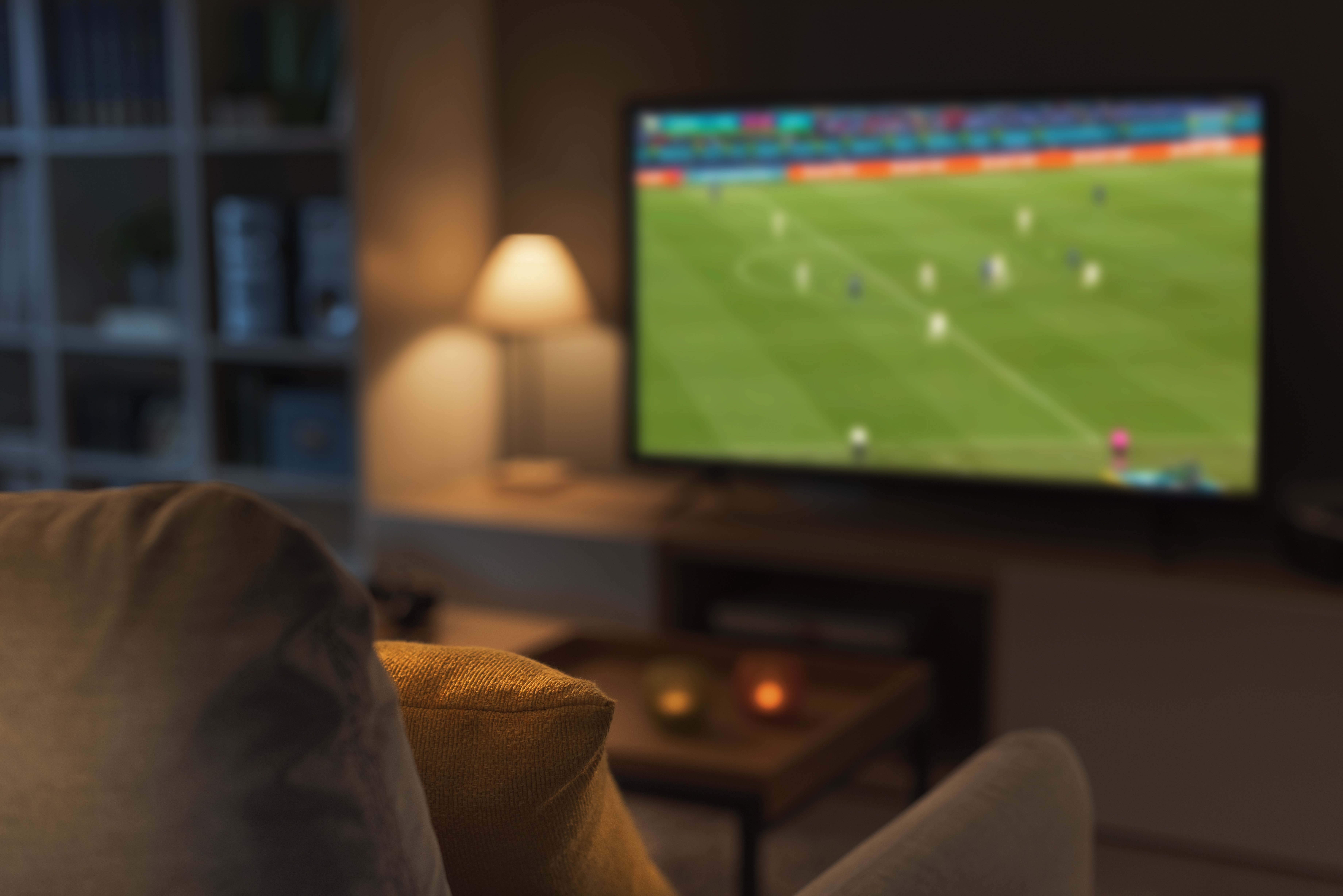 Assistindo futebol na smart tv