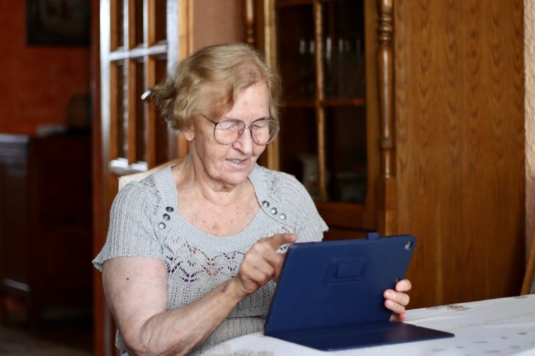 grandma-is-using-the-tablet-2021-10-01-17-34-06-utc-2