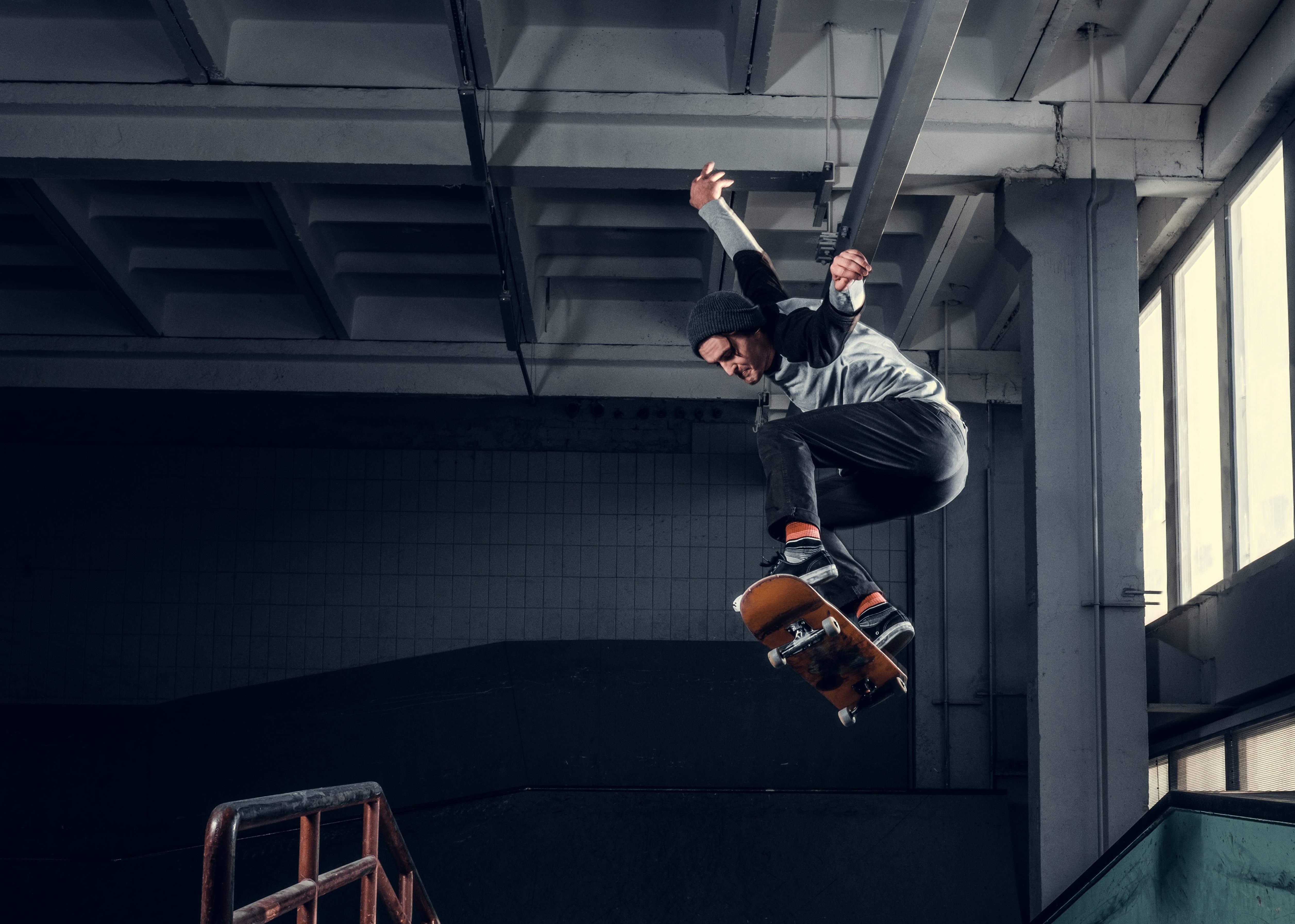young-skateboarder-at-skate-park-indoor-NV5DREU